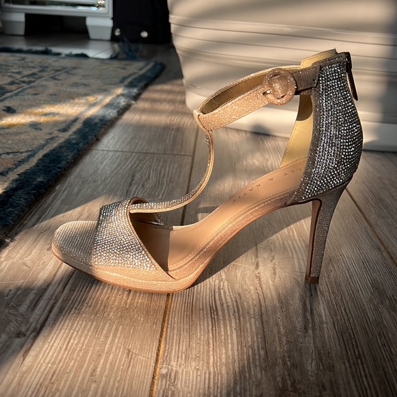 Kelly & Katie Conradd Platform Sandal - Picture 7 of 9